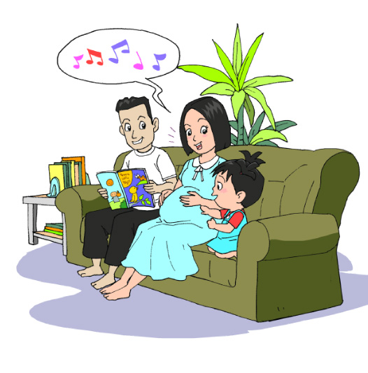 ภาพคุณพ่อร้องเพลงนิทาน ลูกคนโตลูบท้องแม่ที่กำลังตั้งครรภ์